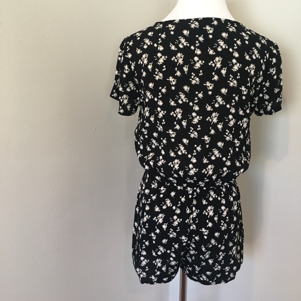 Forever 21 Romper Medium Floral Surplice - Picture 7 of 7